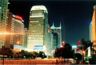 Centurm Shenzhen nocą