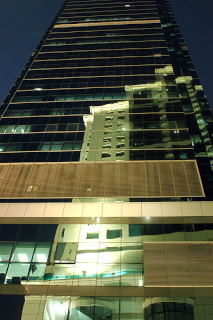 Architektoniczna refleksja nocna