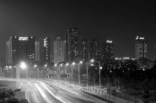 Ruch uliczny nocą